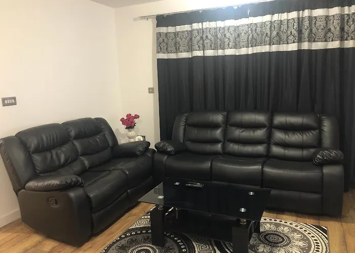 Luxury Kingsize Bedroom With Private Bathroom