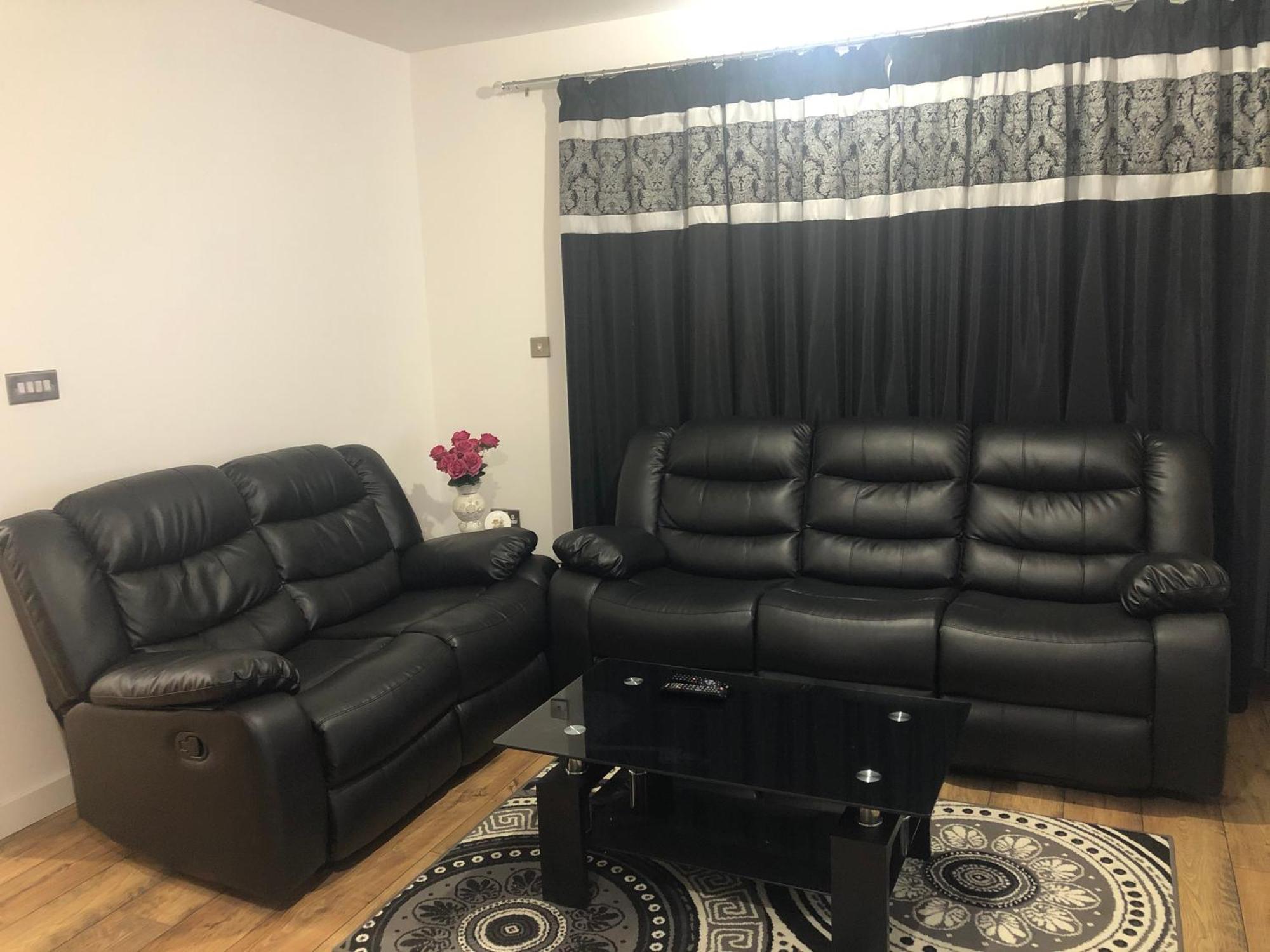 Homestay Luxury Kingsize Bedroom With Private Bathroom